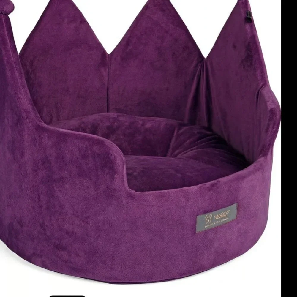 NWT Nandog Prive Collection Crown Dog & Cat Bed, Purple Dimensions 16”x16”x12”